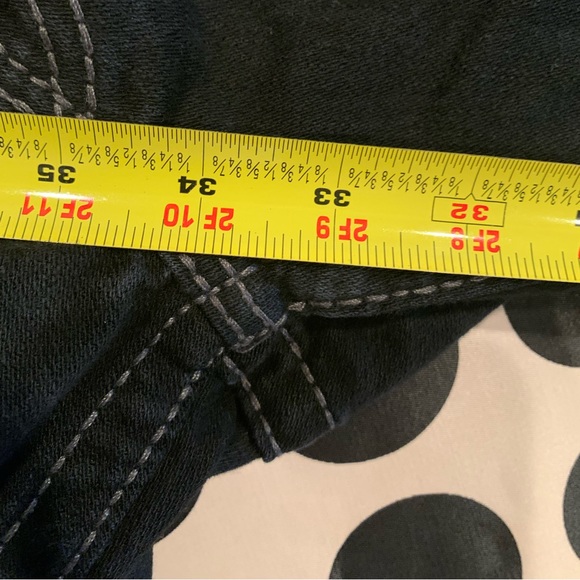 True Religion Ricky Big T size 30
Inseam 34”
Excellent Pre-owned Condition - Picture 13 of 13